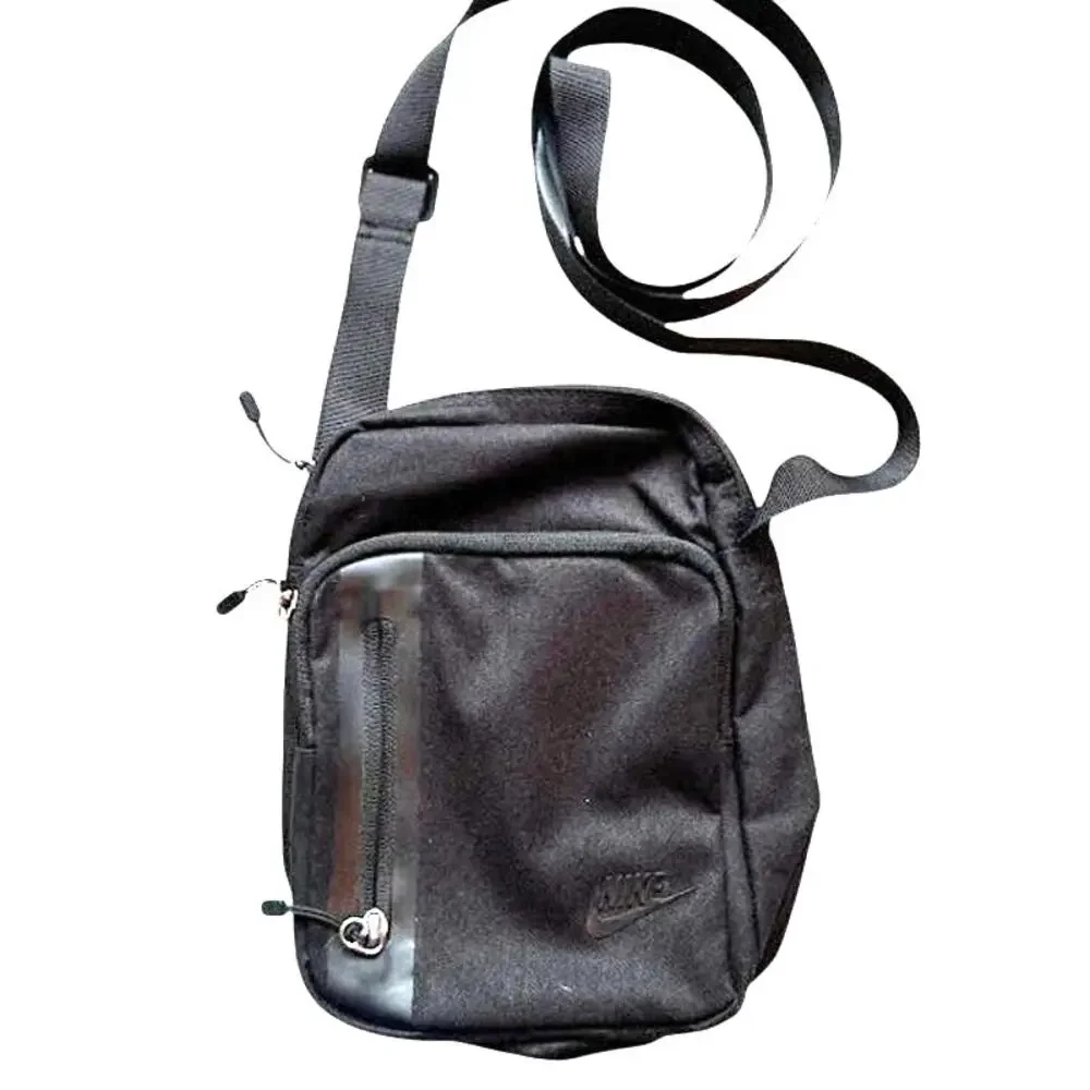 Nike Core Small Item Sling Bag Black Crossbody Adjustable Flight Messenger Adult